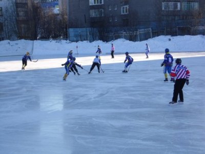 Игра чемпионата города Мурманска по хоккею с мячом среди мужских команд